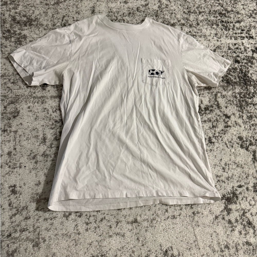 White vineyard vines shirt